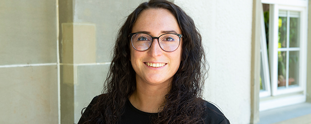 Jennifer Senger steht als University Relationship Manager von Santander Universitäten Deutschland in regelmäßigem Austausch mit der JGU. (Foto: Peter Pulkowski)