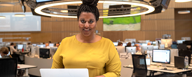 Niddal Salah-Eldin startete 2014 als Social-Media-Redakteurin bei der WELT in Berlin. 2016 übernahm sie die Leitung der Social-Media-Unit und seit Anfang 2018 ist sie Director of Digital Innovation des Medienhauses. (Foto: Stefan F. Sämmer)