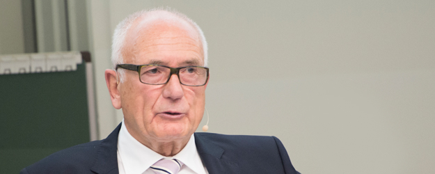 Prof. Dr. Gerold-Krause Junk fasste in seinem letzten Vortrag noch mal zusammen, was seine Kollegen in ihren jeweiligen Gastvorträgen präsentiert haben. (Foto: Peter Pulkowski)