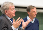 Nobelpreisträger Prof. Dr. Dr. h.c. mult. Brian P. Schmidt (l.) zu Gast in Mainz im Rahmen der Johannes Gutenberg-Stiftungsprofessur 2014 von Prof. Dr. Christof Wetterich (r.) (Foto: Peter Pulkowski)