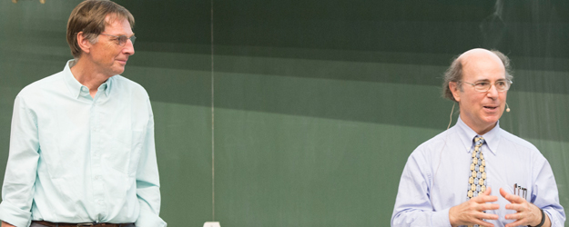 Prof. Dr. Frank Wilczek (r.) hat im Jahr 2004 den Nobelpreis für Physik erhalten. (Foto: Peter Pulkowski)