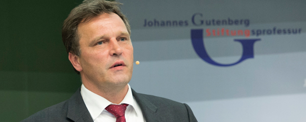 Prof. Dr. Frank Kirchner ist Professor für Informatik, speziell Robotik, an der Universität Bremen und leitet das Robotics Innovation Center am DFKI-Standort Bremen. (Foto: Peter Pulkowski)