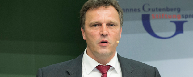 Für Prof. Dr. Frank Kirchner funktioniert Künstliche Intelligenz nicht ohne Körper, über den intelligente Roboter mit ihrer Umwelt interagieren können. (Foto: Peter Pulkowski)