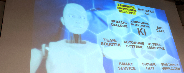 Zum Auftakt seiner Johannes Gutenberg-Stiftungsprofessur präsentierte Prof. Dr. Dr. h.c. mult. Wolfgang Wahlster das Themenspektrum seiner Vorlesungsreihe im Sommersemester 2017. (Foto: Peter Pulkowski)