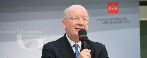 Die Vorlesungsreihe von Johannes Gutenberg-Stiftungsprofessor Prof. Dr. Dr. h.c. mult. Wolfgang Wahlster beschäftigt sich mit verschiedensten Aspekten von Digitalisierung. (Foto: Peter Pulkowski)