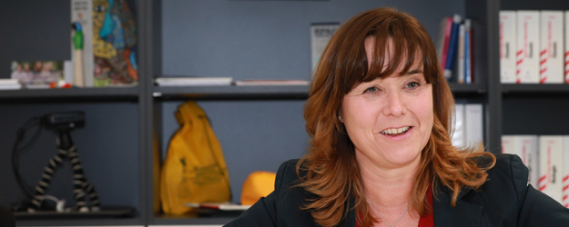 Silke Dosch-Reuting leitet das Internationale Studien- und Sprachenkolleg an der JGU. (Foto: Bernd Eßling)