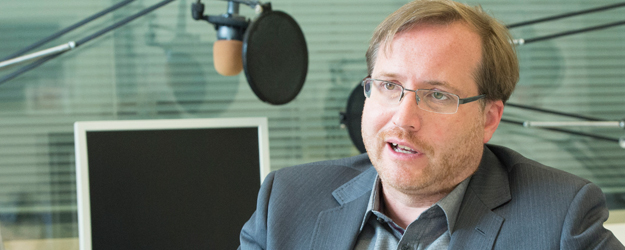 Prof. Dr. Tanjev Schultz forscht und lehrt seit dem Sommersemester 2016 im Journalistischen Seminar an der Johannes Gutenberg-Universität Mainz. (Foto: Peter Pulkowski)