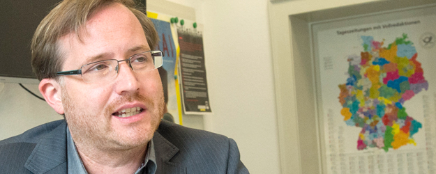 Prof. Dr. Tanjev Schultz versteht eine umfassende theoretische und praktische Ausbildung seiner Studierenden als eine Investition in die Zukunft des Qualitätsjournalismus. (Foto: Peter Pulkowski)