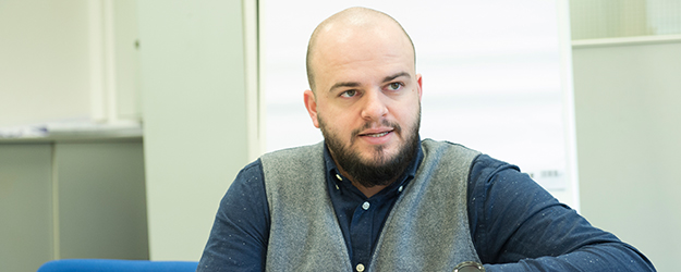 In seiner Dissertation beschäftigt sich Frederik von Castell mit der Qualität des deutschsprachigen Datenjournalismus im Internet. (Foto: Peter Pulkowski)