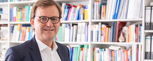 Prof. Dr. Klaus Lieb ist u.a. Direktor der Klinik für Psychiatrie und Psychotherapie der Universitätsmedizin Mainz sowie wissenschaftlicher Geschäftsführer des Deutschen Resilienz Zentrums Mainz. (Foto: Stefan F. Sämmer)