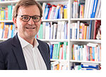 Prof. Dr. Klaus Lieb leitet die Klinik für Psychiatrie und Psychotherapie der Universitätsmedizin Mainz. (Foto: Stefan F. Sämmer)