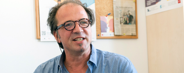 Prof. Dr. Stephan Jolie vom Deutschen Institut der JGU koordiniert das europäische Netzwerk 'Textual and Literary Cultures in Medieval Europe', kurz TALC_me. (Foto: Peter Pulkowski)