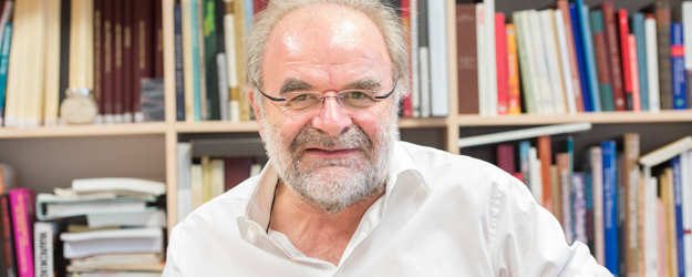 Prof. Dr. Anton Escher leitet das Zentrum für Interkulturelle Studien seit 11 Jahren. (Foto Peter Pulkowski)