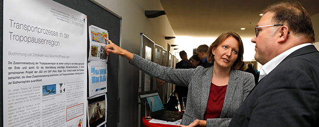 Das Projekt 'Empirical Transport Time Scales in the Tropopause Region' untersucht die Konzentration von Schwefelhexaflouid und Kohlendioxid in der Tropopausenregion. (Foto: Uwe Dettmar)