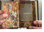 Die Sammlung Leukert beinhaltet 62 prächtig gestaltete Faksimiles mittelalterlicher Buchkunst. (Foto: Stefan F. Sämmer)