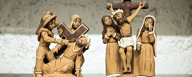 In Peru werden solche Figuren aus gebranntem Lehm bewusst im landeseigenen Stil für ausländische Märkte und Touristen produziert. (Foto: Stefan F. Sämmer)