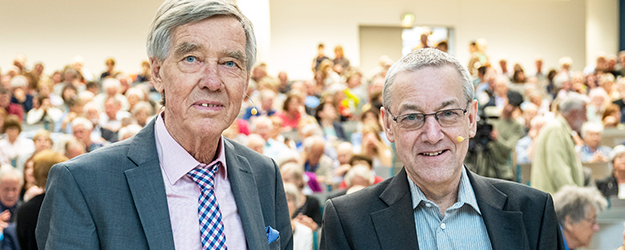 Stiftungsprofessor Hanns Hatt begrüßte als Gastreferenten den theoretischen Physiker und Molekularkoch Thomas Vilgis. (Foto: Stefan F. Sämmer)