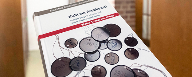 Der Tagungsband 'Nicht nur Raubkunst' konnte dank Förderung der VolkswagenStiftung auch als Open-Access-Publikation veröffentlicht werden. (Foto: Stefan F. Sämmer)