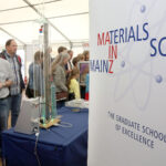 Die Exzellenz-Graduiertenschule 'Materials Science in Mainz' präsentierte verblüffende Anwendungen aus der Welt moderner und innovativer Materialien. (Foto: Stefan F. Sämmer)