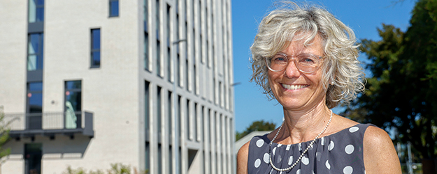 Dr. Beate Hörr freut sich über die neuen Seminarräume, die dem ZWW zum 50-jährigen Jubiläum zur Verfügung stehen. (Foto: Stefan F. Sämmer)