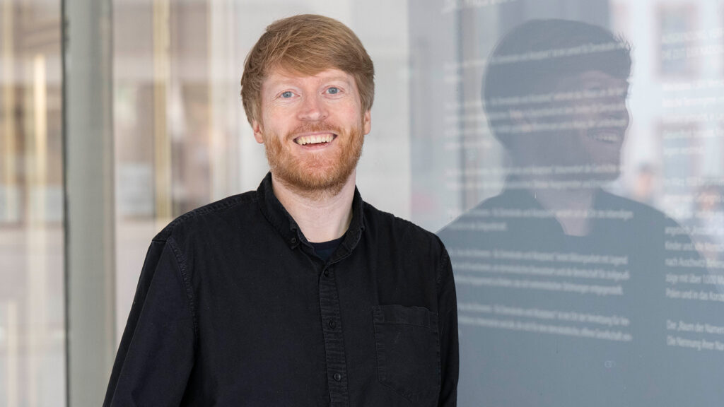Thomas Kording vom Career Service der JGU hatte bereits 2023 die grundlegende Idee für das Projekt "Queer Life" im Mainzer Haus des Erinnerns. (Foto: Peter Pulkowski)